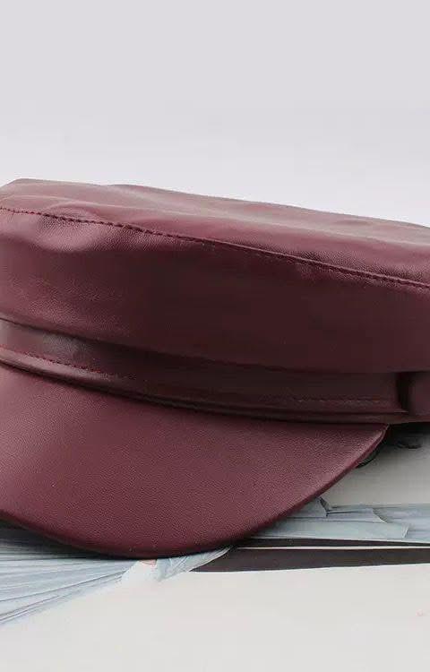 Chapeau rouge bordeau